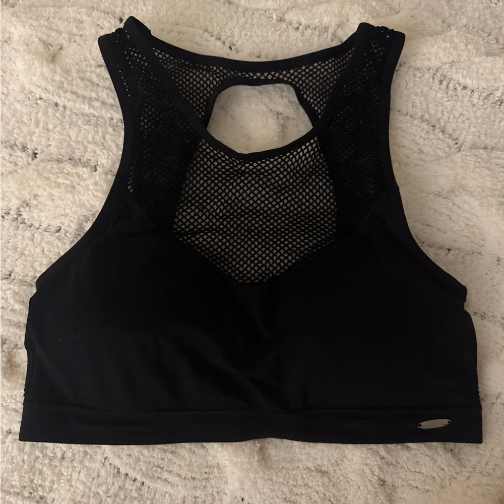 black sports bra